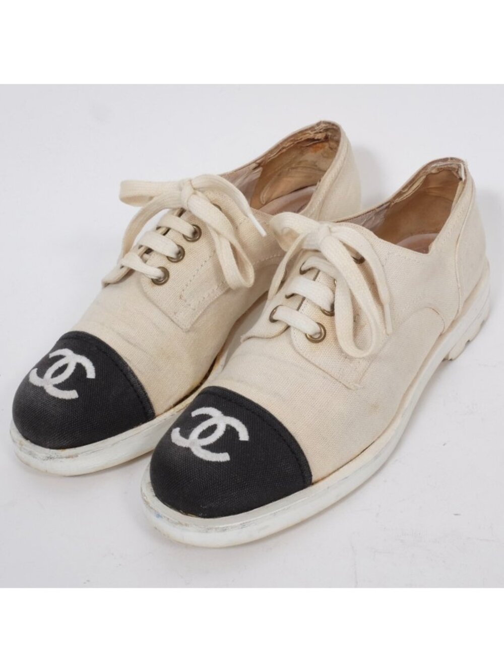 CHANEL shoes 38 US 8 lace up canvas CC logo toecap cream black